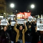 marcha-en-plaza-flores-por-las-tres-chicas-asesinadas-20250924-2105568