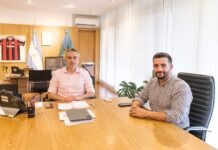 Agustín Balladares con funcionarios bonaerenses por Lanús