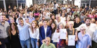 Avellaneda: Kicillof y Ferraresi entregaron escrituras y compartieron acto en Villa Domínico