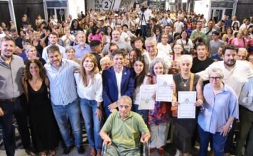 Avellaneda: Kicillof y Ferraresi entregaron escrituras y compartieron acto en Villa Domínico