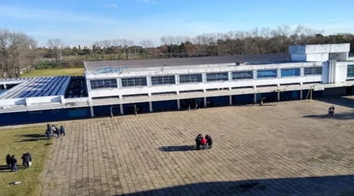 Reunión de autoridades de Lanús Gobierno y colegio Kennedy en medio de versiones cruzadas