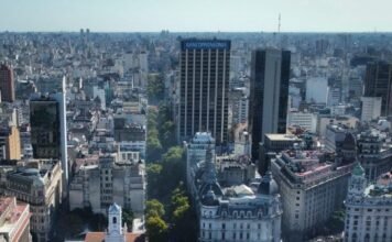 Tapas de los diarios del 25 de marzo