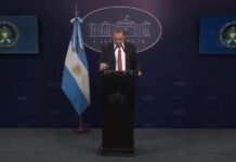 Adorni contra las cuerdas: negó todo y eludió preguntas en su reaparición