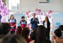 Inició el ciclo lectivo | Julián Álvarez acompañó el acto en un colegio de Monte Chingolo