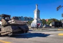 Tapas de los diarios del 25 de abril