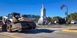 Tapas de los diarios del 25 de abril