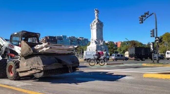 Tapas de los diarios del 25 de abril