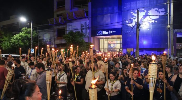 Avellaneda: Multitudinaria y emotiva vigilia por Malvinas