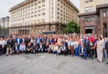 Intendentes fueron a reclamarle a Caputo por fondos y obras para los municipios