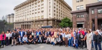 Intendentes fueron a reclamarle a Caputo por fondos y obras para los municipios