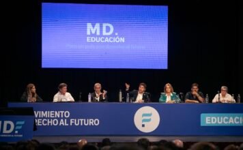 Kicillof en Avellaneda: inauguró centro comunitario en Dock Sud y cerró con acto en el Teatro Roma