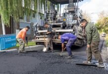Obras en Lanús: Julián Álvarez supervisó repavimentación en Remedios de Escalada