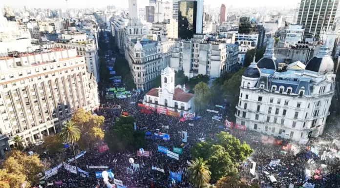 Tapas de los diarios del 13 de mayo