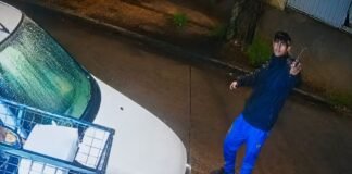 Villa Caraza: un adolescente baleó el frente de la casa de un compañero de escuela