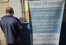 Avellaneda: Qué dijo el vecino que se paseaba por los pasillos con un arma
