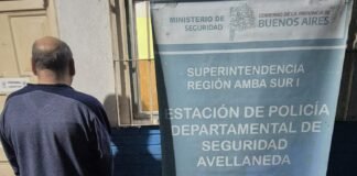 Avellaneda: Qué dijo el vecino que se paseaba por los pasillos con un arma