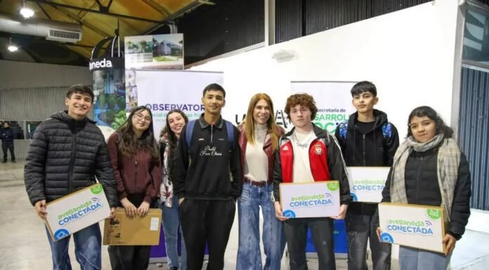 Avellaneda: entregan 3.800 notebooks a estudiantes secundarios