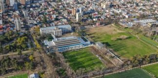 Lanús: construyeron un nuevo campo de deportes en la Escuela Kennedy
