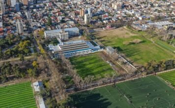 Lanús: construyeron un nuevo campo de deportes en la Escuela Kennedy