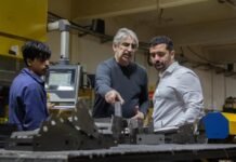 Día de la Industria: Balladares visitó una fábrica de ascensores y escaleras mecánicas de Lanús
